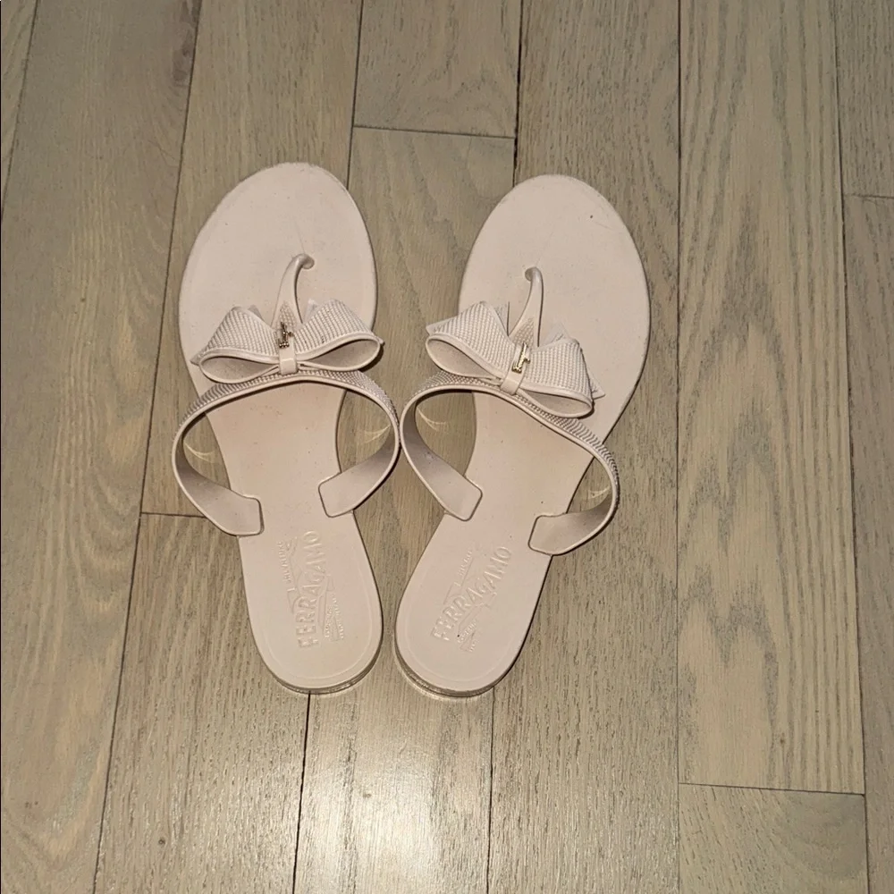 Salvatore Ferragamo Women's Beige Bow Sandals - Picture 2 of 3